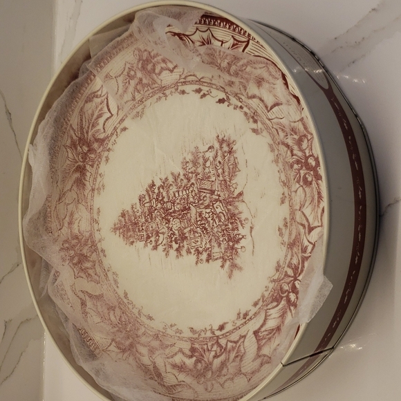 Set of 4 Restoration Hardware Holiday Tin Plates Christmas Red White Winter - Picture 2 of 10